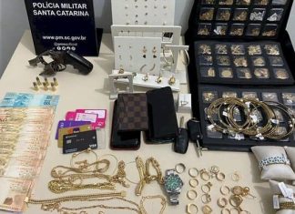 Em ação rápida da PM, quatro homens são detidos após roubo em joalheria