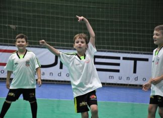 Municipal de Futsal de Sombrio começa com danças, ‘fofurices’ e golaços