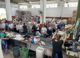 Grupo de Idosos de Maracajá conhece funcionamento do Centro de Triagem