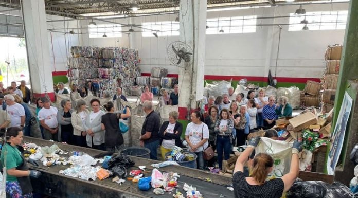 Grupo de Idosos de Maracajá conhece funcionamento do Centro de Triagem