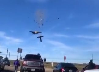 Seis pessoas morrem após colisão de dois aviões militares usados durante a Segunda Guerra Mundial