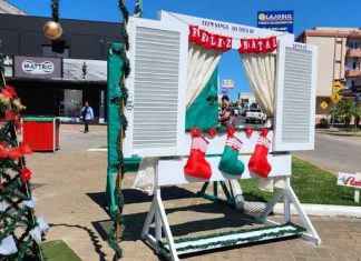 Decoração começa a dar cara de Natal ao Centro de Sombrio