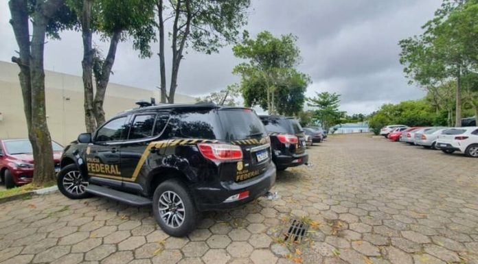 Polícia Federal cumpre mandados de busca e apreensão em Araranguá e Timbé do Sul