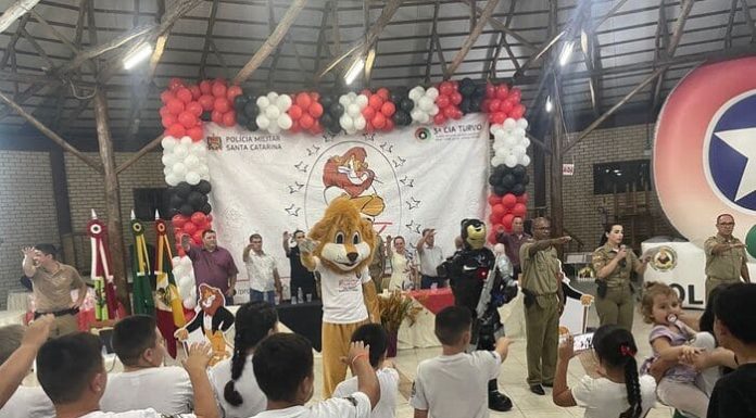 Alunos dizem não às drogas em Maracajá