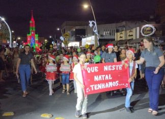 Desfile abre Natal Encantado de Sombrio