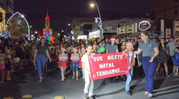 Desfile abre Natal Encantado de Sombrio