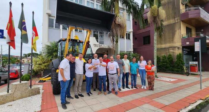 Nova Retroescavadeira entregue em Sombrio