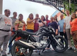 Valoriza Sombrio termina ano com sorteio de moto