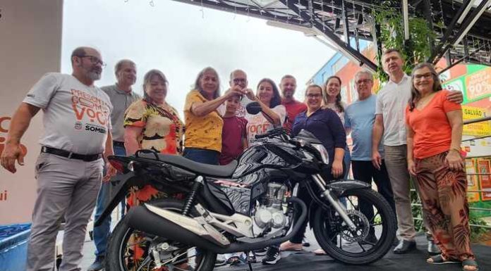 Valoriza Sombrio termina ano com sorteio de moto