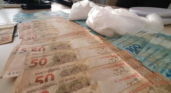Tráfico de Drogas: quase meio quilo de cocaína é apreendido em Passo de Torres