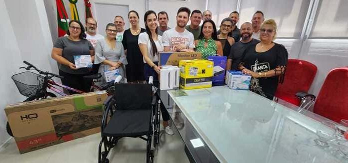 Prefeita de Sombrio entrega R$ 500 mil em equipamentos para a saúde
