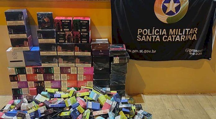 Cerca de 500 cigarros eletrônicos são apreendidos na SC-480