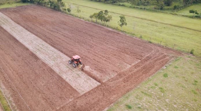 A Secretaria de Agricultura de Sombrio oferece serviço de Patrulha Mecanizada para agricultura familiar