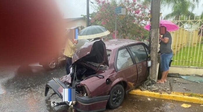 Motorista fica ferido após colisão entre veículos