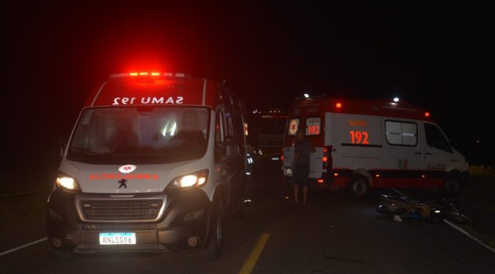 Mulher morre em colisão entre moto e trator na SC 285