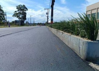 Ciclovia na rodovia José Tiscoski começa a ser asfaltada