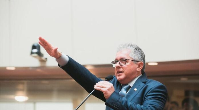 Emoção marca solenidade de posse do deputado Tiago Zilli