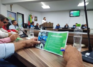 Prefeita Gislaine Cunha apresenta metas e ações para 2023 na Câmara de Vereadores