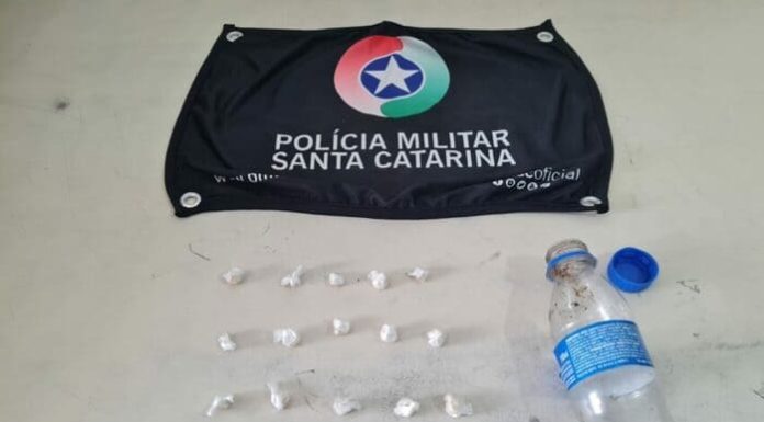 ROCAM apreende adolescente com pedras de crack na Favela do UCCA