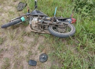 Adolescente sofre acidente com moto furtada e acaba detido pela PM