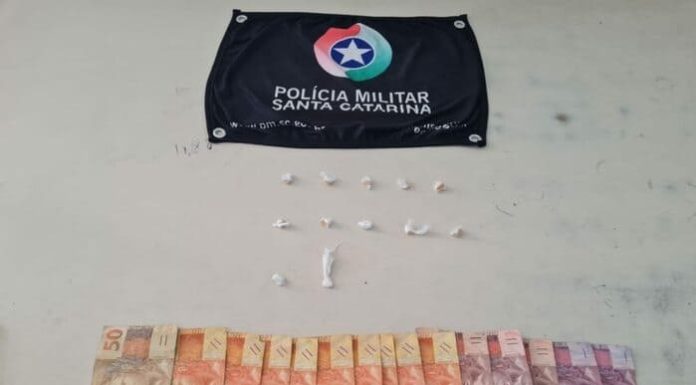 Mulher é presa pela PM na Favela do UCCA com 11 pedras de crack