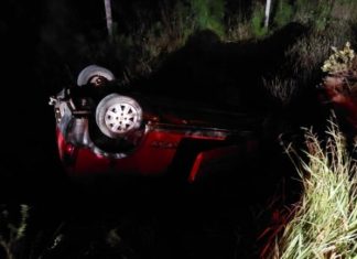 Saída de pista e capotamento em Balneário Gaivota