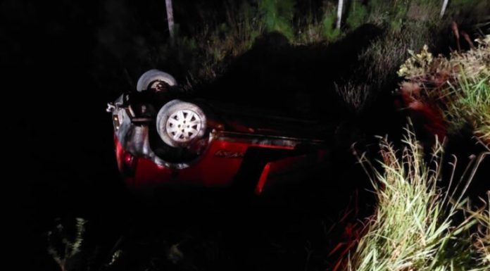 Saída de pista e capotamento em Balneário Gaivota