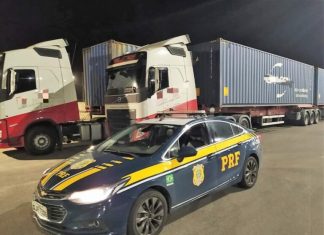 Carretas são flagradas com excesso de carga em Araranguá