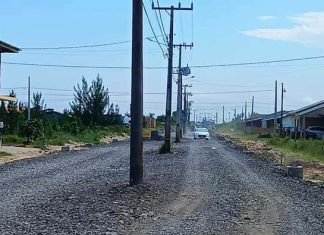 Empresa aguarda retirada de postes na Rodovia Caminhos do Mar