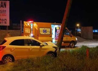 Mulher colide com o carro em Passo de Torres