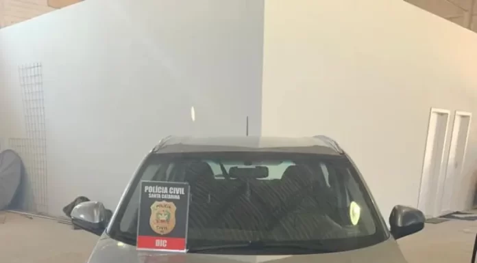 DIC de Tubarão recupera veículo subtraído em assalto