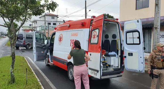 Idosa é atropelada por carreta em Sombrio