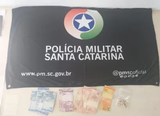 PM apreende 45 pedras de Crack em Sombrio