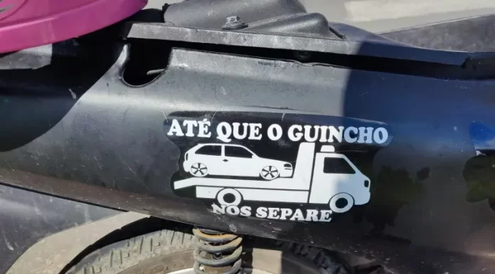Moto com placa e motor irregular é apreendida pela PMRv em Arroio do Silva