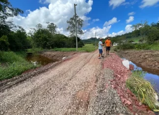 Prefeitura trabalha na solução de alagamentos em Santa Rosa do Sul