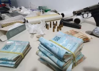 Ação da Polícia Militar resulta em apreensão de drogas, armas, munições e dinheiro