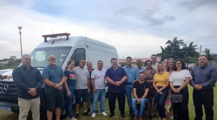Santa Rosa do Sul realiza a entrega de veículos para Educação, Saúde e Apae