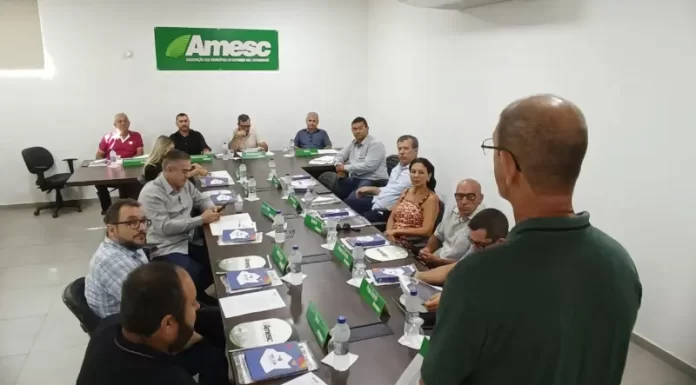 Prefeitos da AMESC ouvem as demandas sobre agricultura