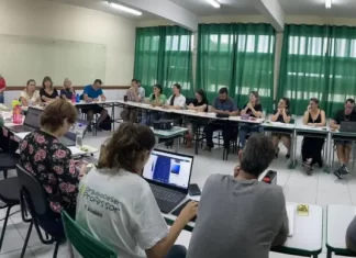 Professores de Sombrio participam da Parada Pedagógica