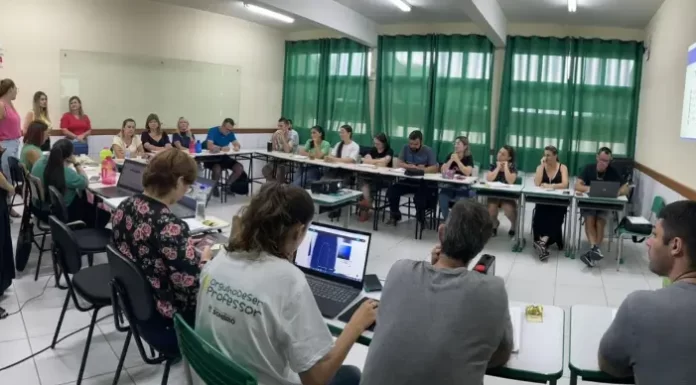 Professores de Sombrio participam da Parada Pedagógica
