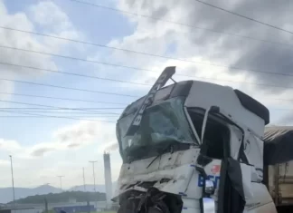 Sob efeito de cocaína, motorista de carreta emplacada em Ermo foge da PRF e causa acidente em Joinville