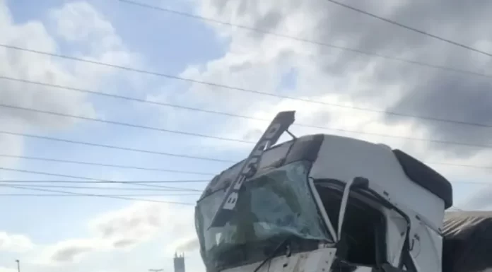 Sob efeito de cocaína, motorista de carreta emplacada em Ermo foge da PRF e causa acidente em Joinville
