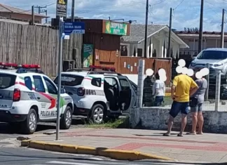 Homem embriagado briga com a mulher e foge da PM, colocando em risco a vida de várias pessoas em Balneário Gaivota