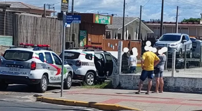 Homem embriagado briga com a mulher e foge da PM, colocando em risco a vida de várias pessoas em Balneário Gaivota