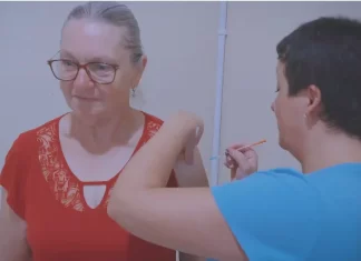 Saúde de Gaivota vacina população no Dia de Atualização da Caderneta