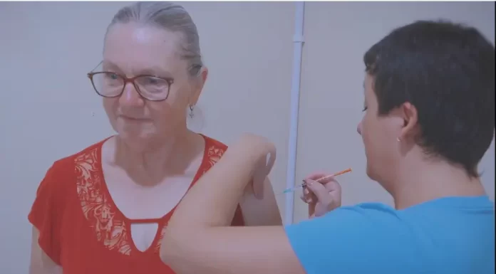 Saúde de Gaivota vacina população no Dia de Atualização da Caderneta