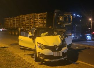 Araranguá: acidente entre carro e caminhão é registrado no antigo traçado da BR 101