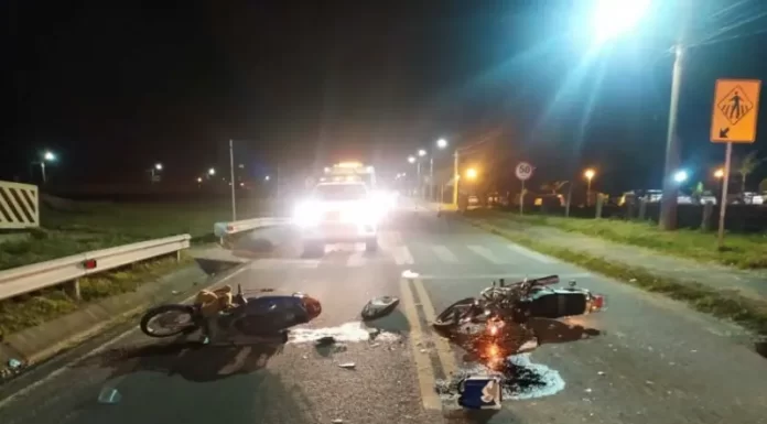 Duas pessoas ficam gravemente feridas em colisão frontal entre motos na marginal da BR 101
