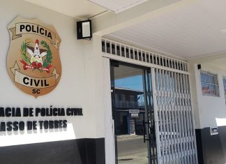 Mulher e detida pela terceira vez por tocar pedra na delegacia de Passo de Torres