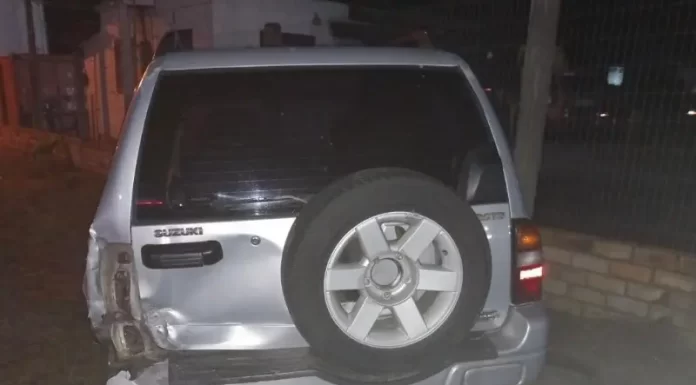 Motorista colide ao tentar fugir da PM em Sombrio